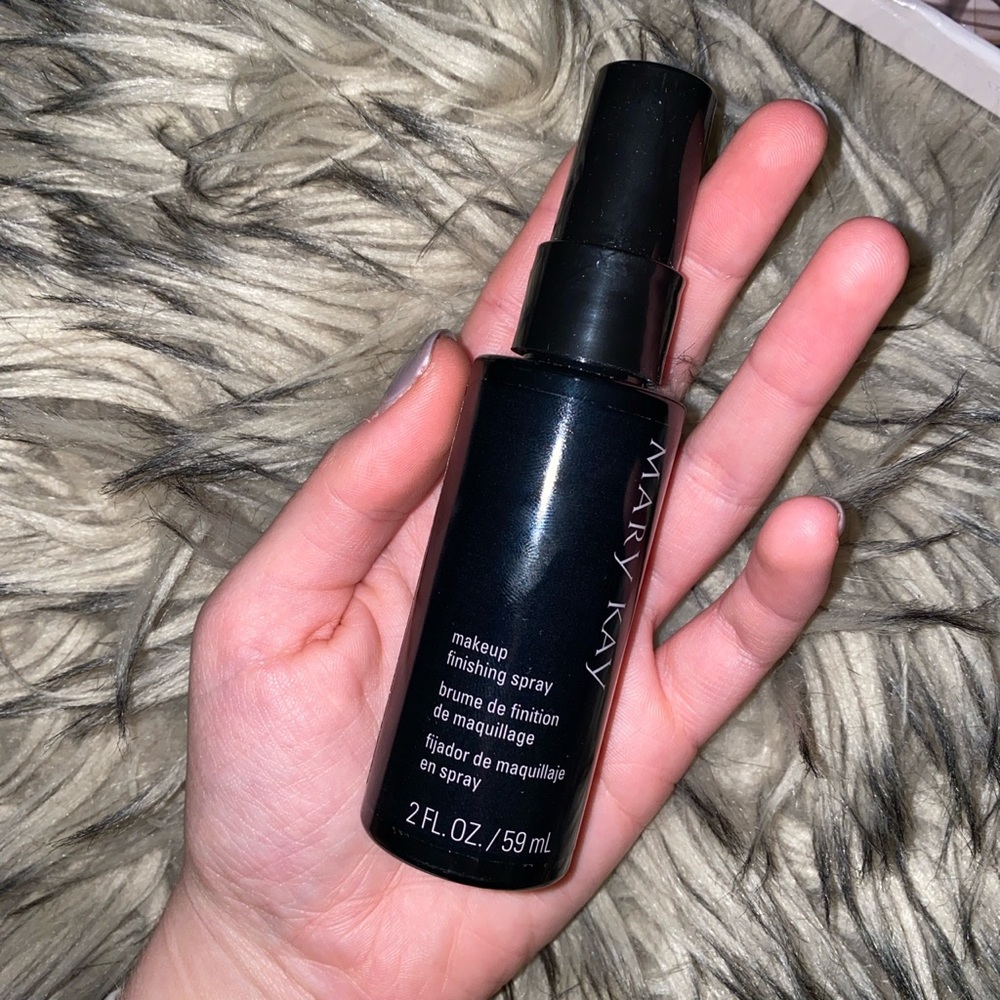 💋NWT Revealed Smoky Palette & Setting Spray! - Picture 2 of 5